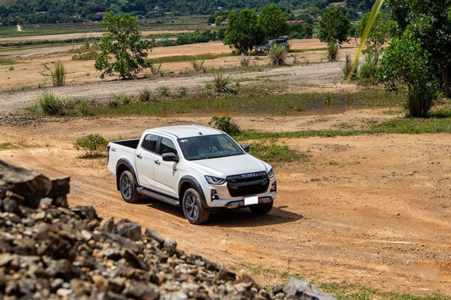 Chi tiết về xe Isuzu bán tải D-max trên thị trường Việt Nam 2024