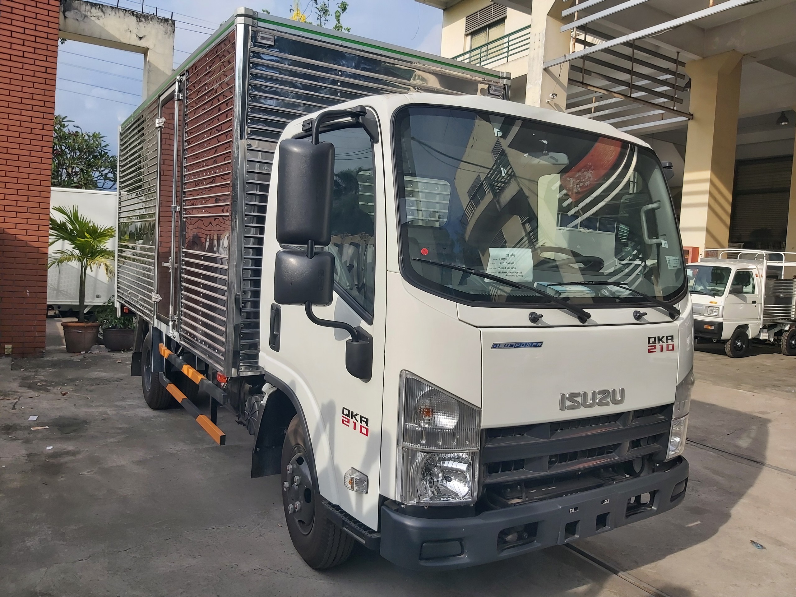 Thông tin chi tiết về xe tải Isuzu QKR 210 mới nhất năm 2024